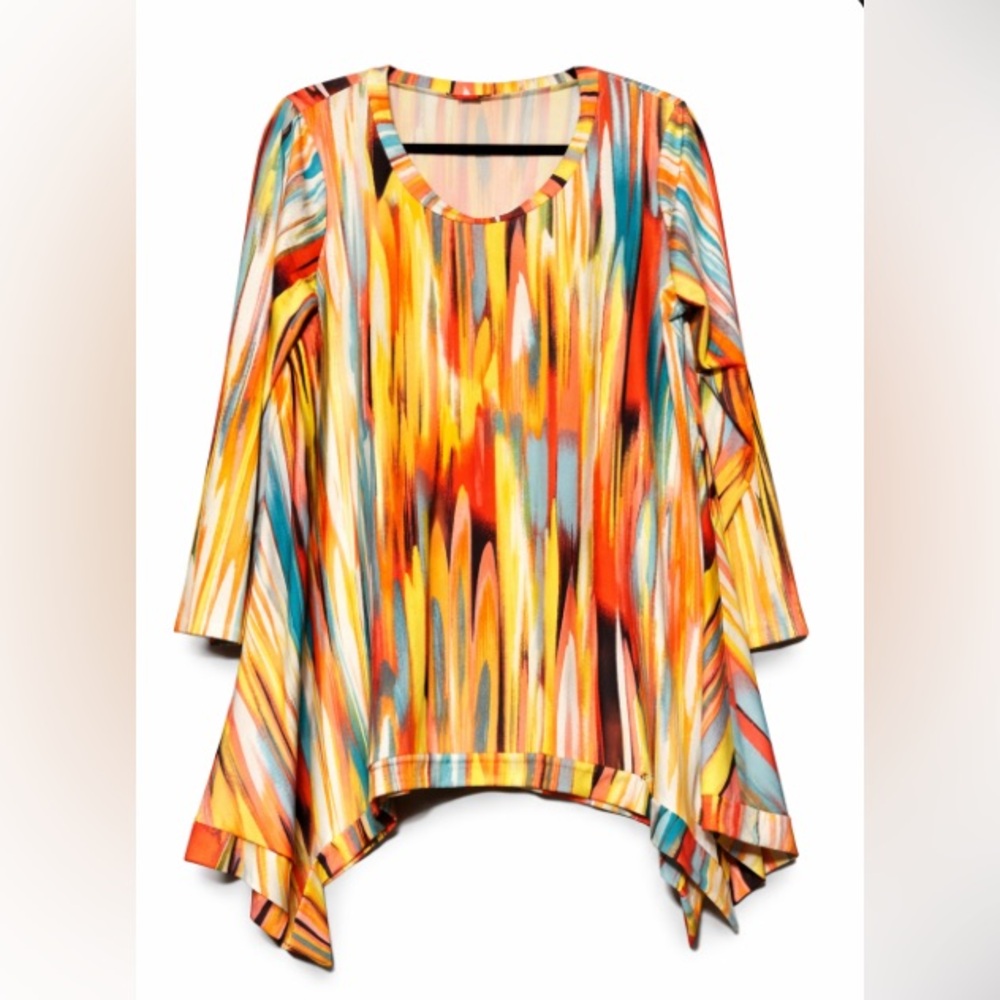 NWOT Sunny Leigh Colorful Abstract Tunic with Geometrical Edge